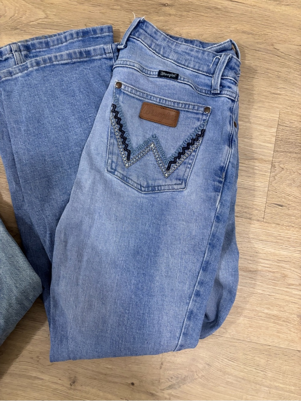 Wrangler Light Blue Relaxed Jeans with Back Pocket Stitching